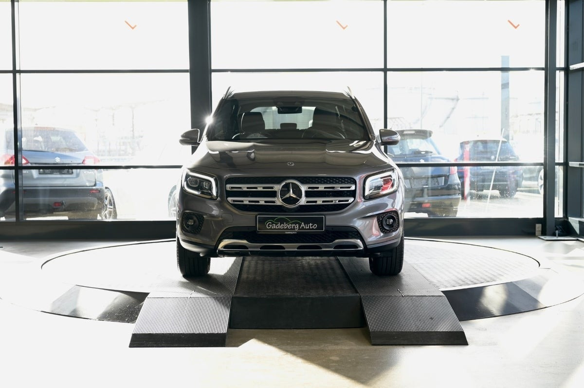 Grå Mercedes GLB200 d fra 2020