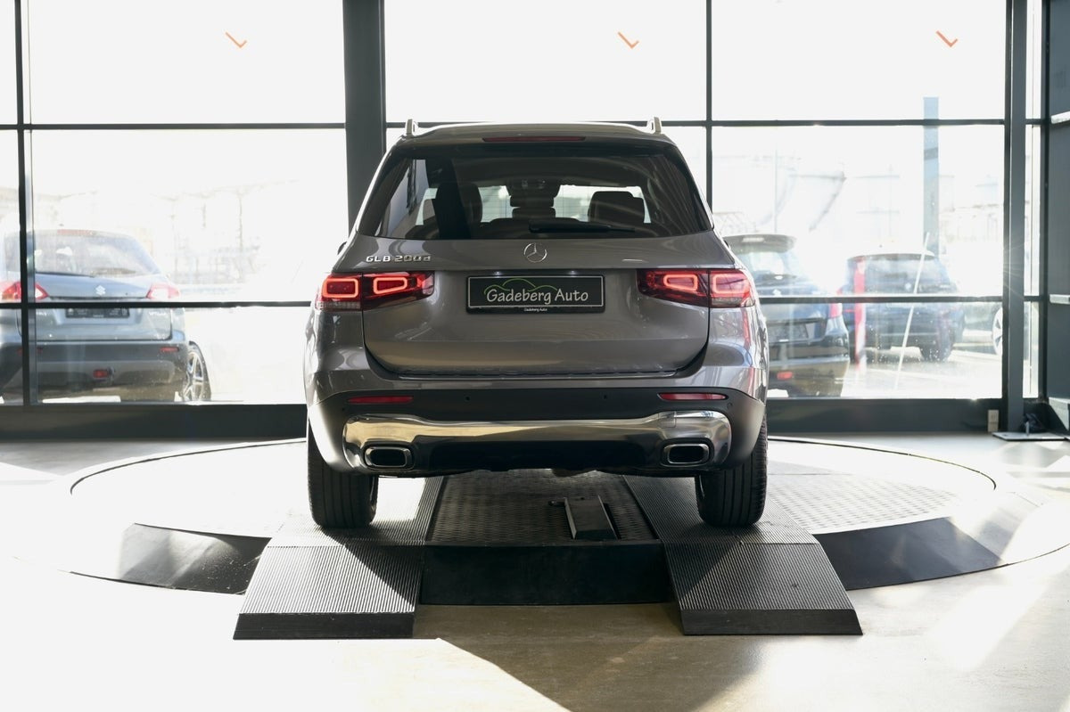 Grå Mercedes GLB200 d fra 2020