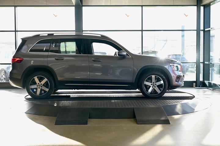 Grå Mercedes GLB200 d fra 2020