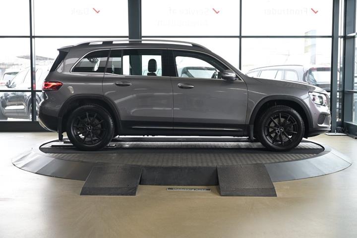 Grå Mercedes GLB220 d fra 2021