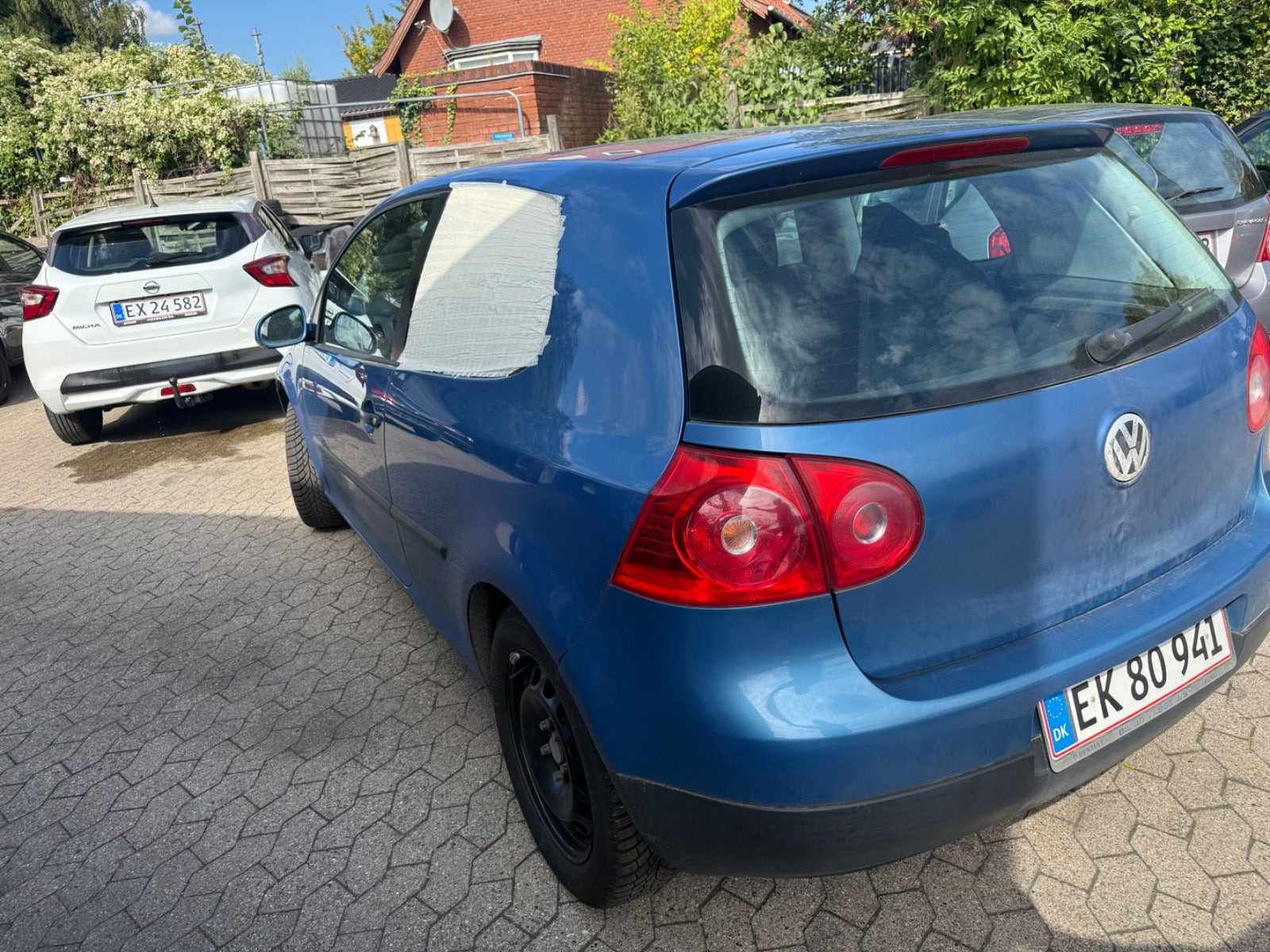 Blå VW Golf V fra 2004