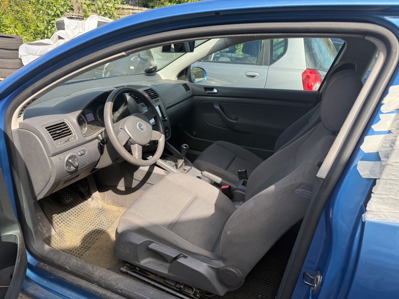 Blå VW Golf V fra 2004