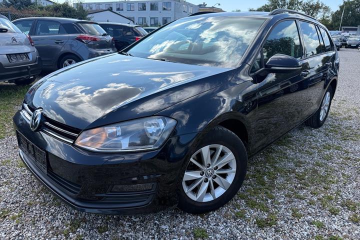 Sort VW Golf VII fra 2014 set udefra