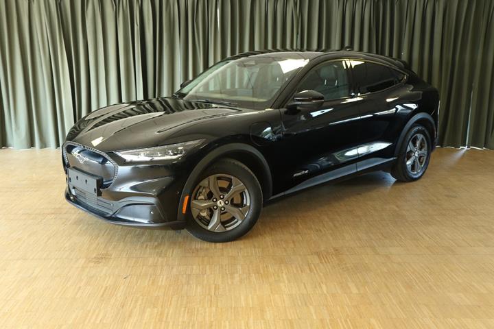 Grøn Ford Mustang Mach-E fra 2022 set udefra