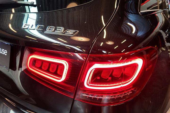 Sort Mercedes GLC63 fra 2020