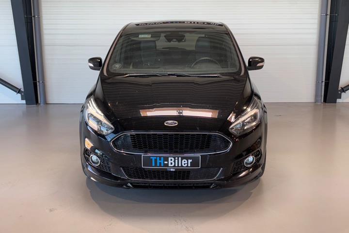 Rød Ford S-MAX fra 2018