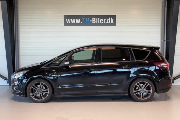 Rød Ford S-MAX fra 2018