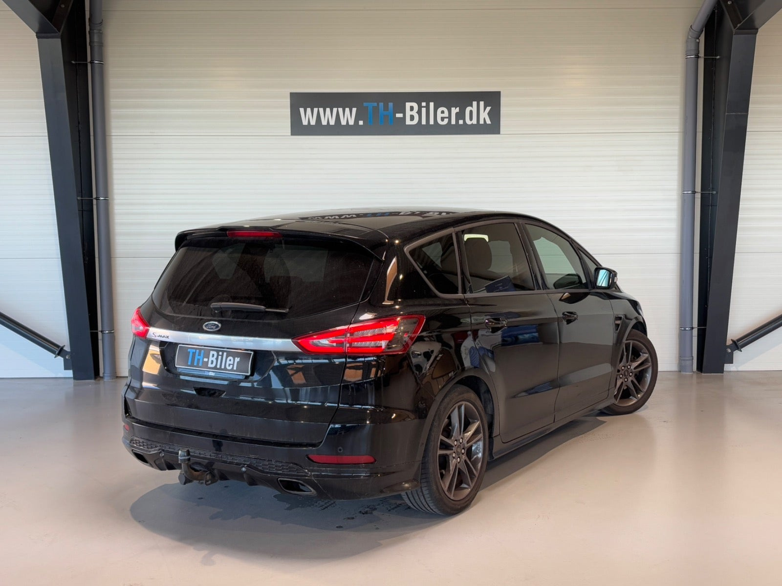 Rød Ford S-MAX fra 2018