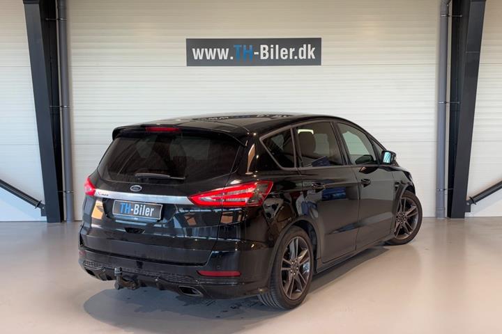 Rød Ford S-MAX fra 2018