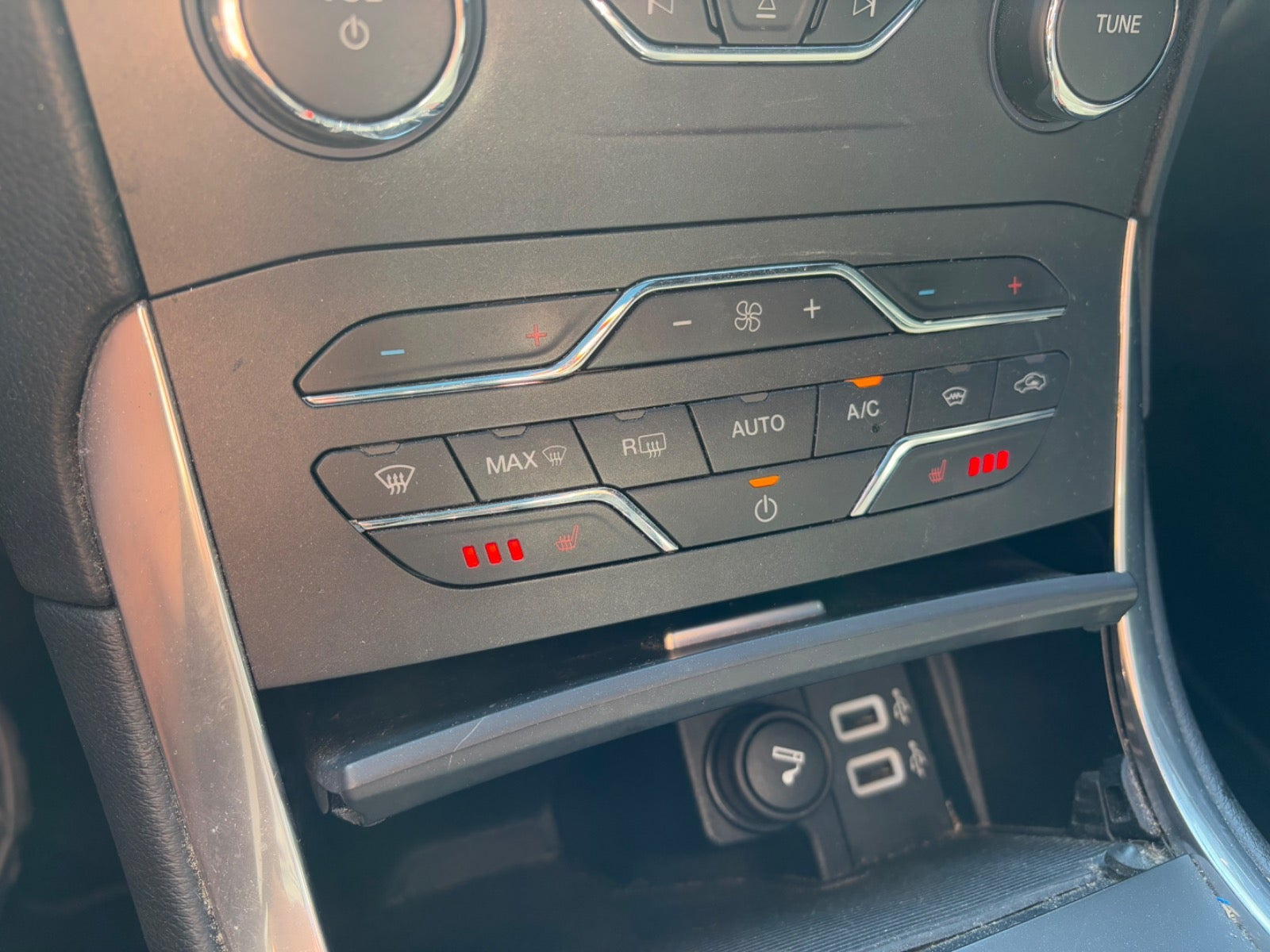 Rød Ford S-MAX fra 2018