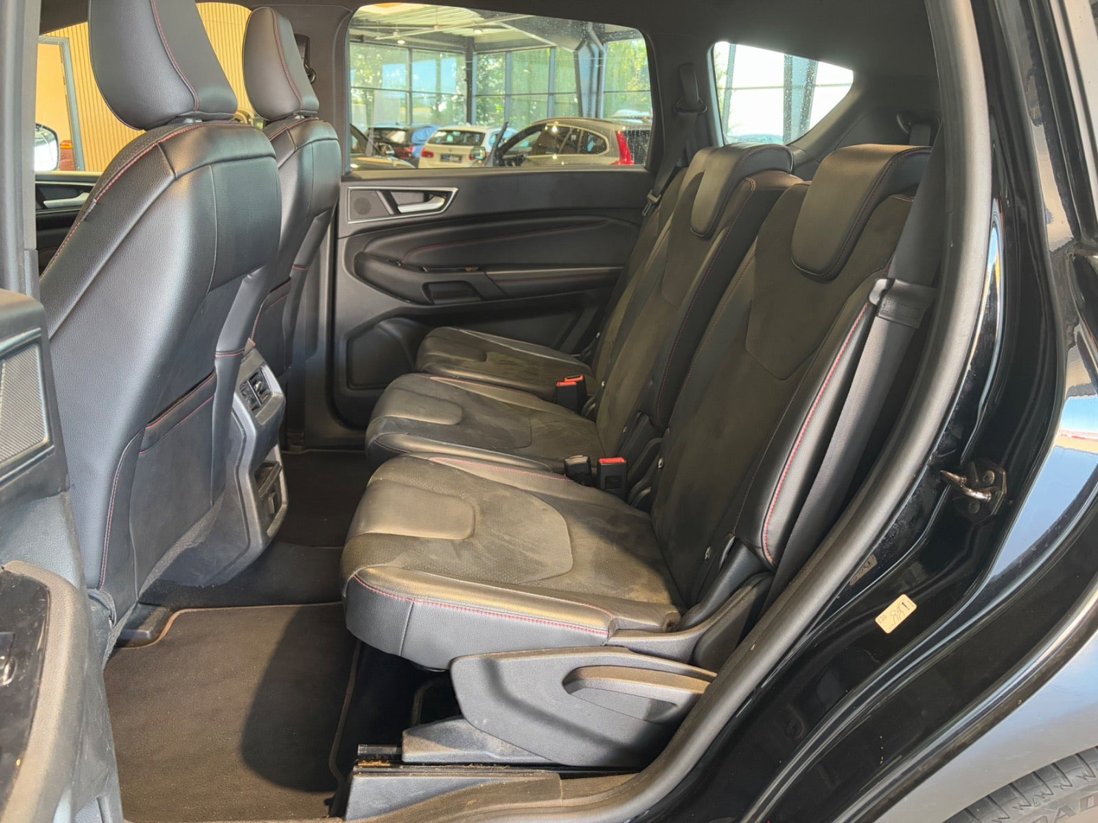 Rød Ford S-MAX fra 2018