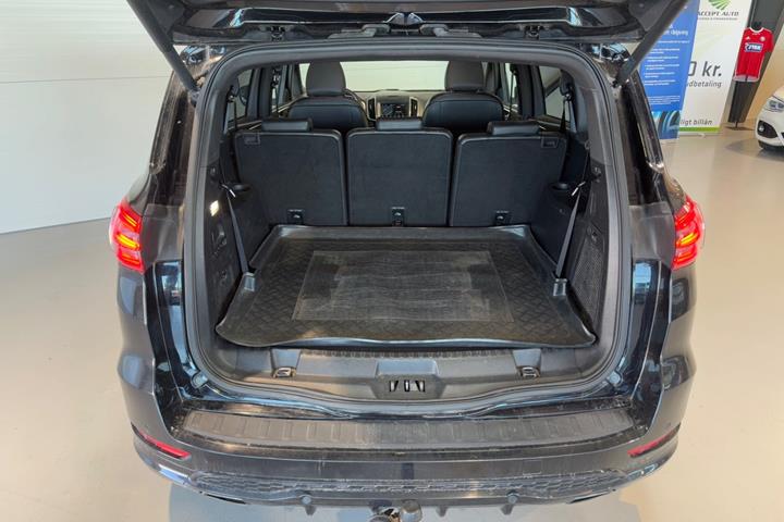 Rød Ford S-MAX fra 2018