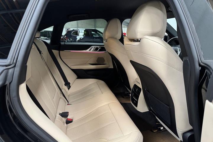 Sort BMW i4 fra 2023