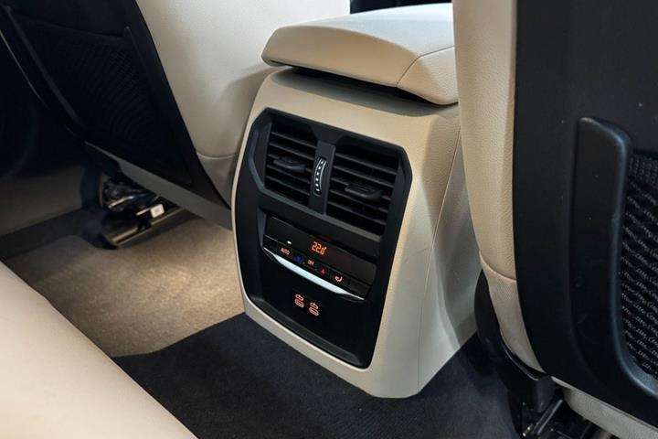 Sort BMW i4 fra 2023