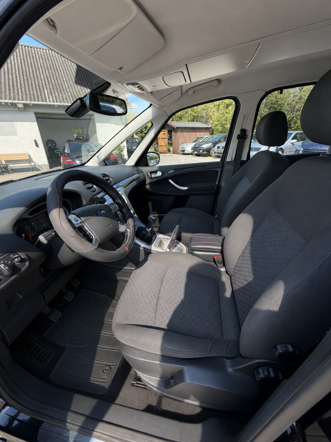 Sort Ford Galaxy fra 2007