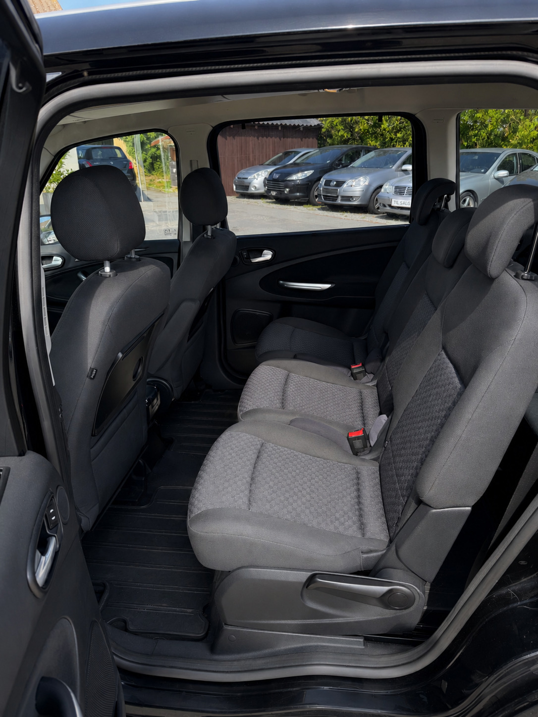 Sort Ford Galaxy fra 2007