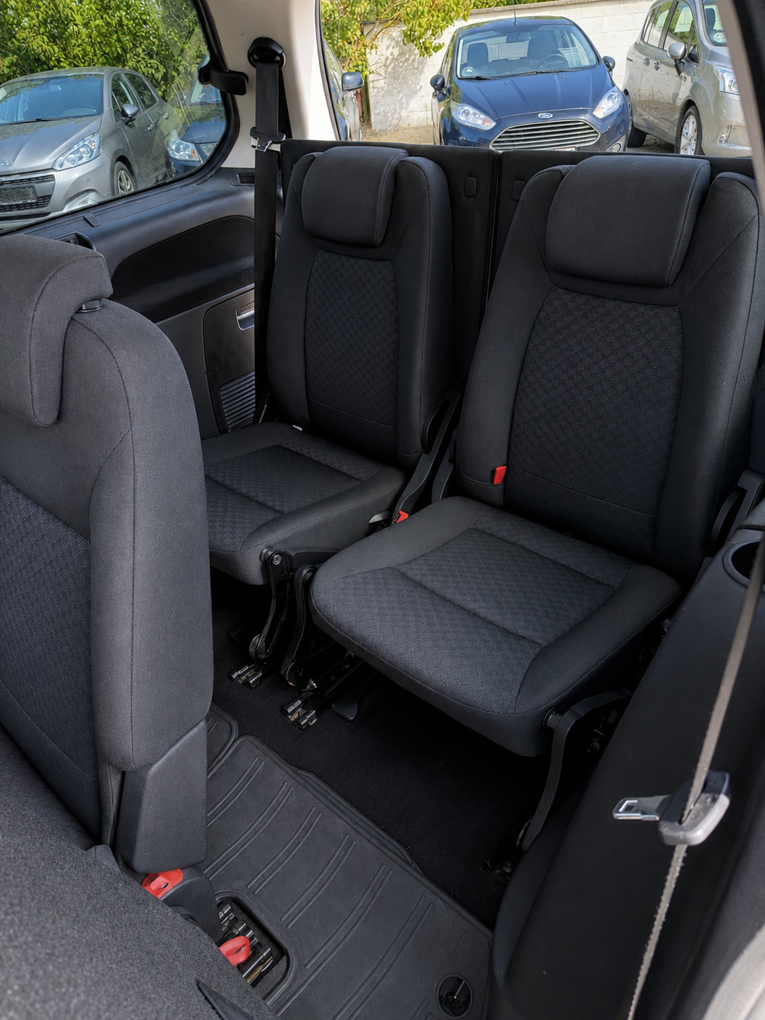 Sort Ford Galaxy fra 2007