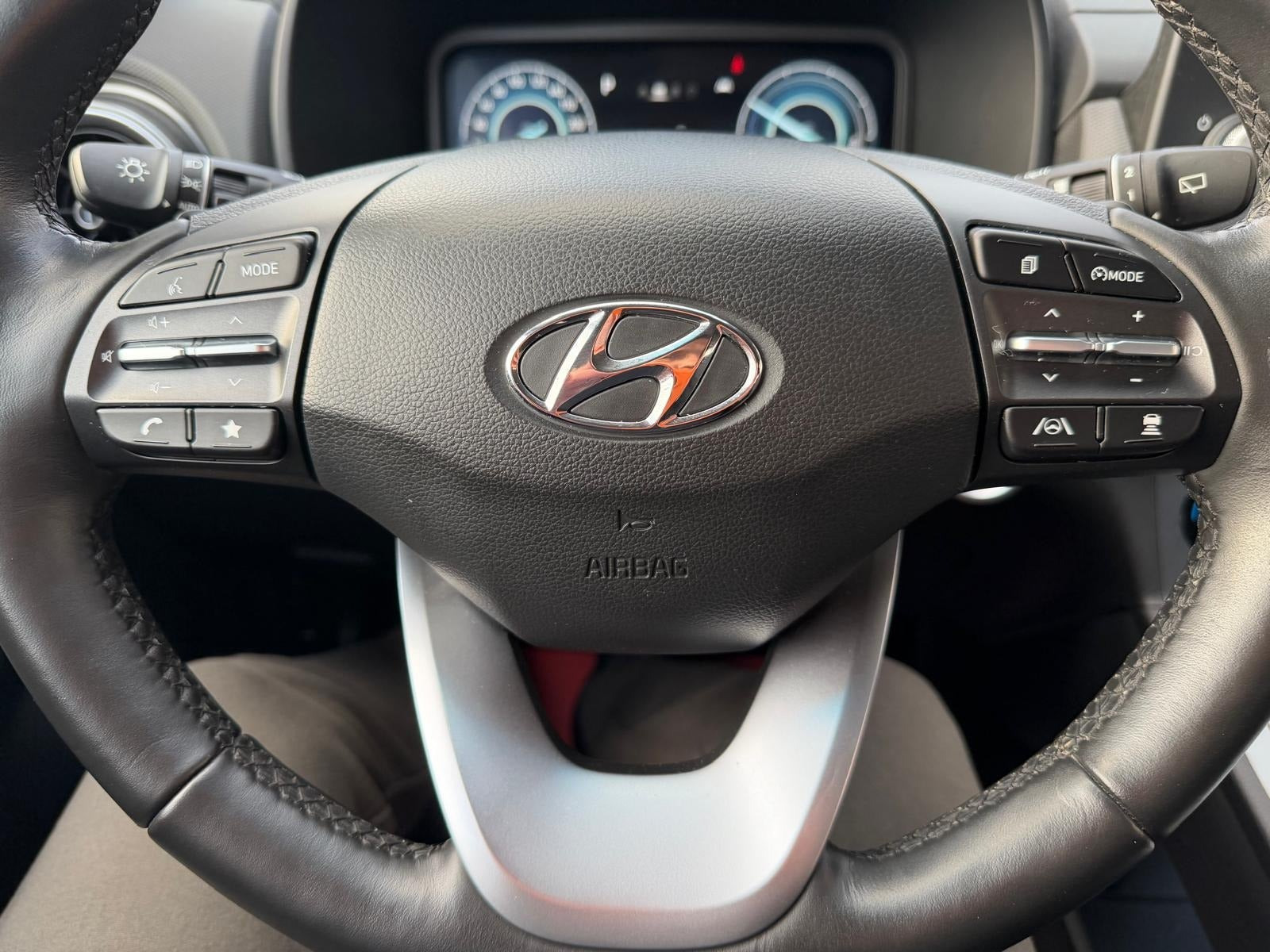 Blå Hyundai Kona fra 2021