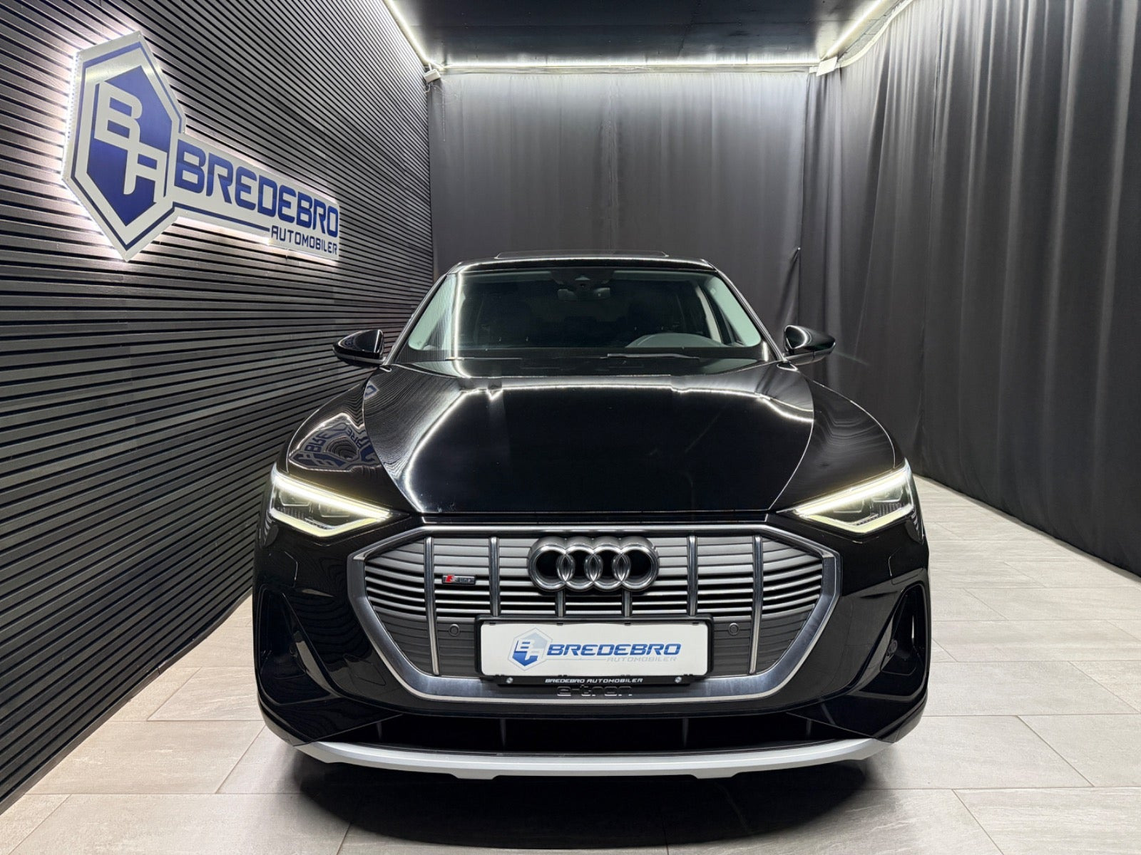 Sort Audi e-tron fra 2023