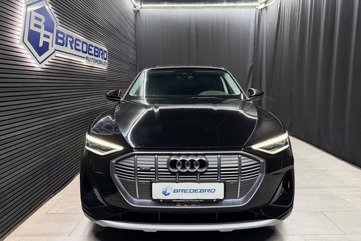 Sort Audi e-tron fra 2023