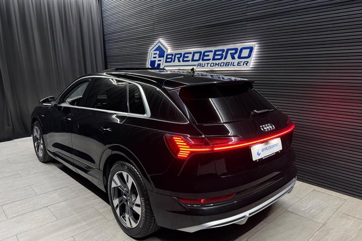 Sort Audi e-tron fra 2023