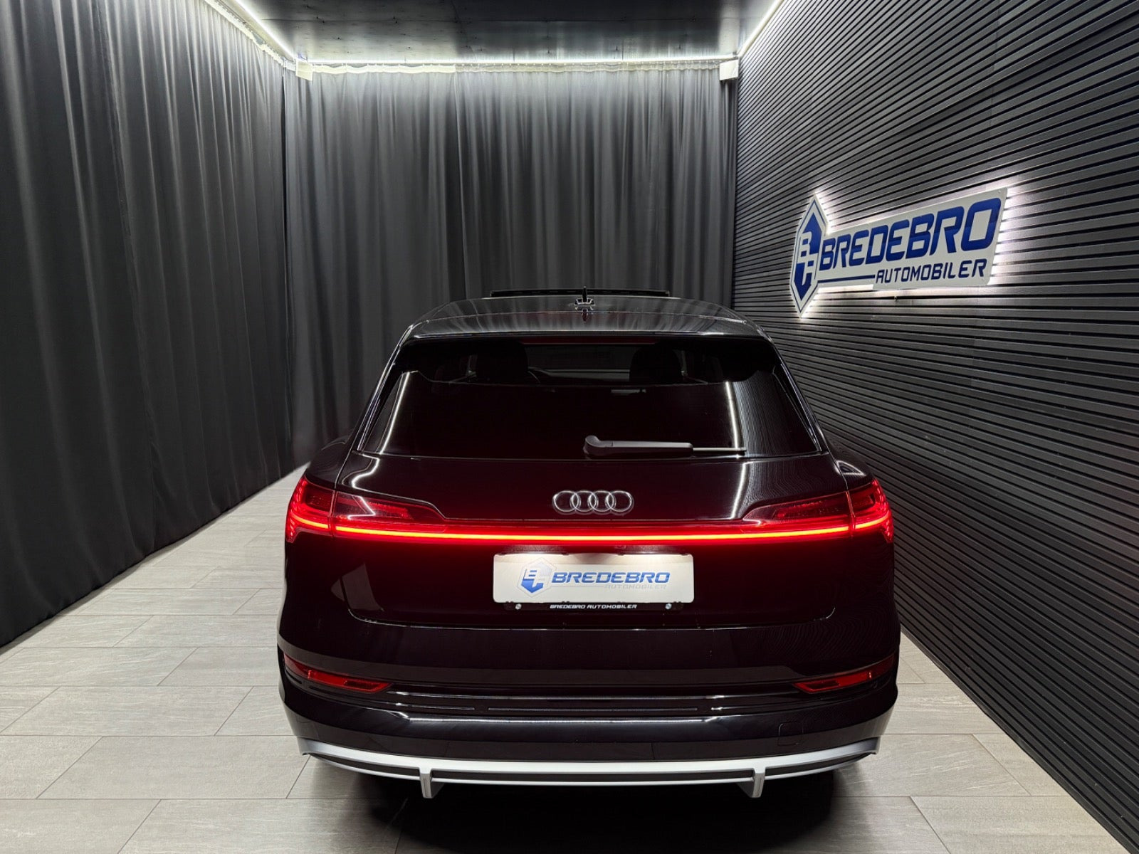 Sort Audi e-tron fra 2023