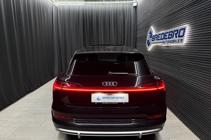 Sort Audi e-tron fra 2023