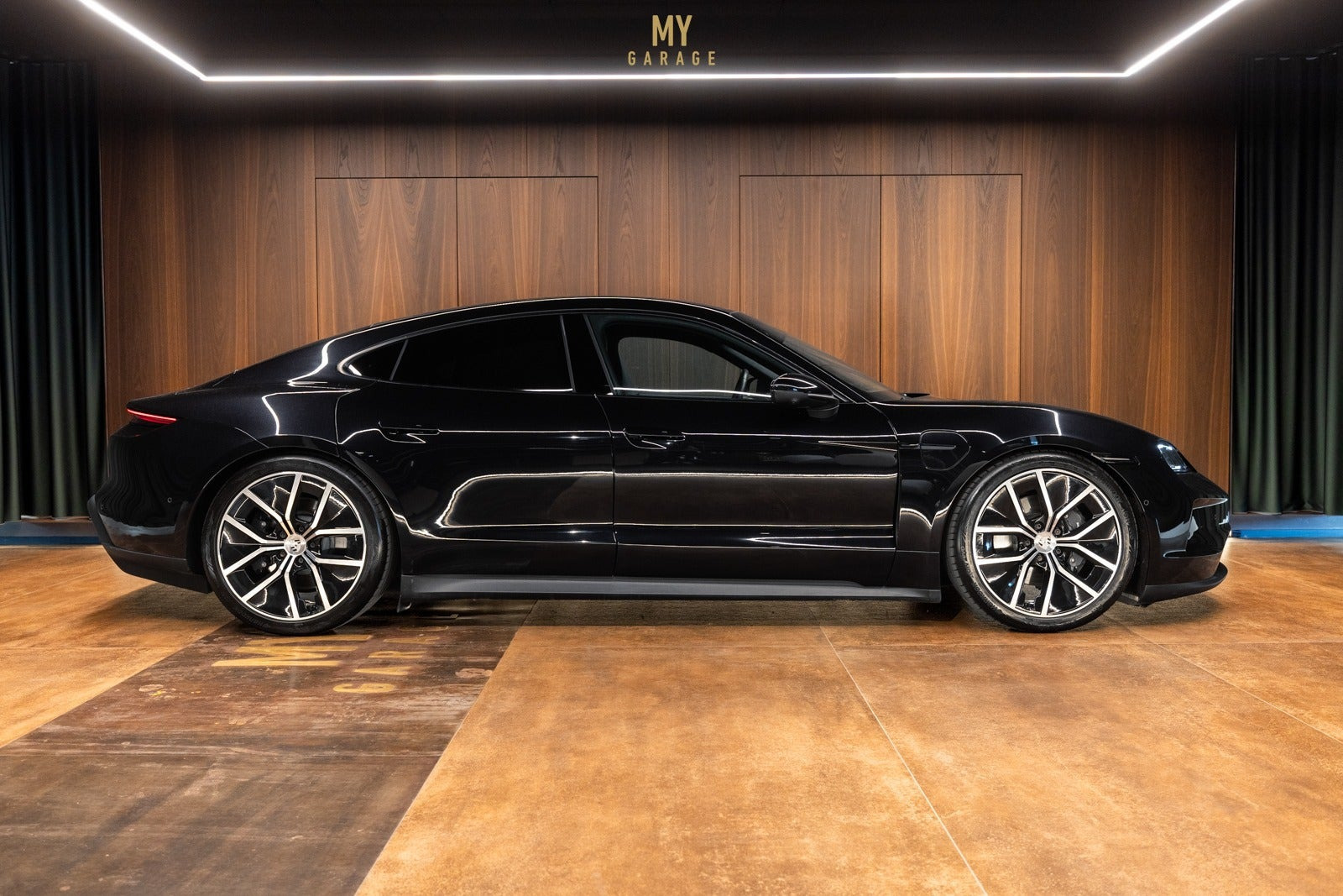 Porsche Taycan Performance+