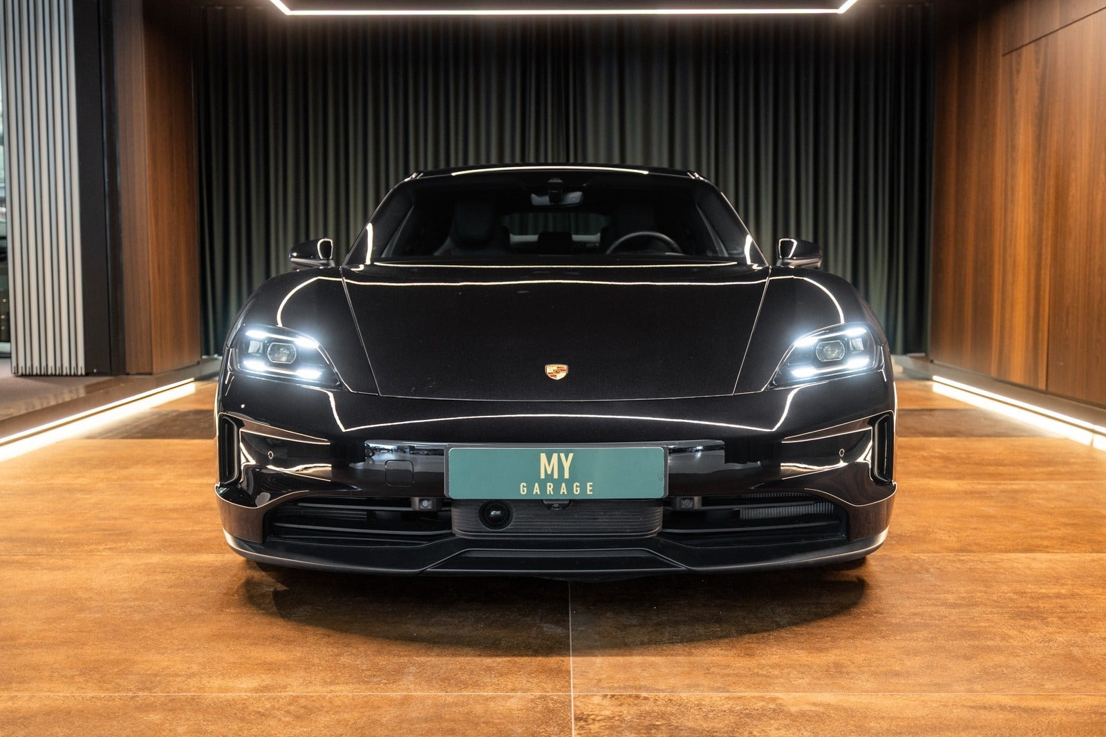 Sort Porsche Taycan fra 2025