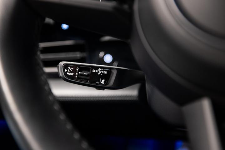 Sort Porsche Taycan fra 2025