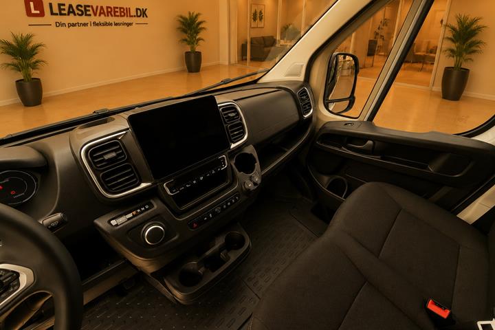 Hvid Opel Movano-e 35H fra 2025