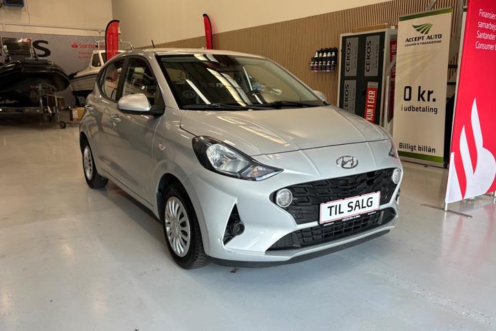 Sølv Hyundai i10 fra 2021
