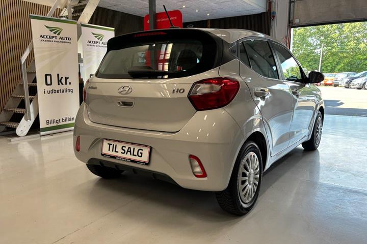 Sølv Hyundai i10 fra 2021