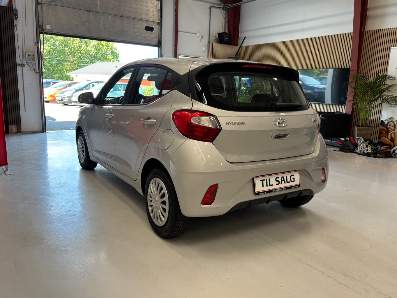 Sølv Hyundai i10 fra 2021
