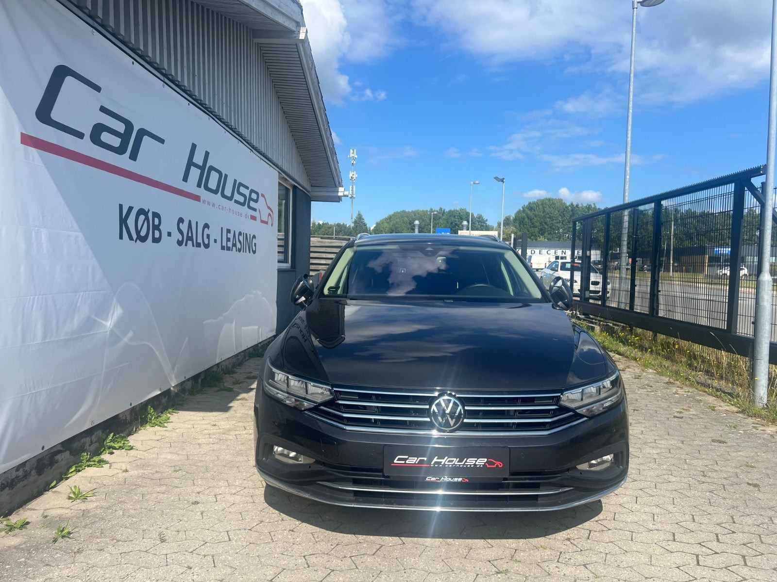 Grå VW Passat fra 2021