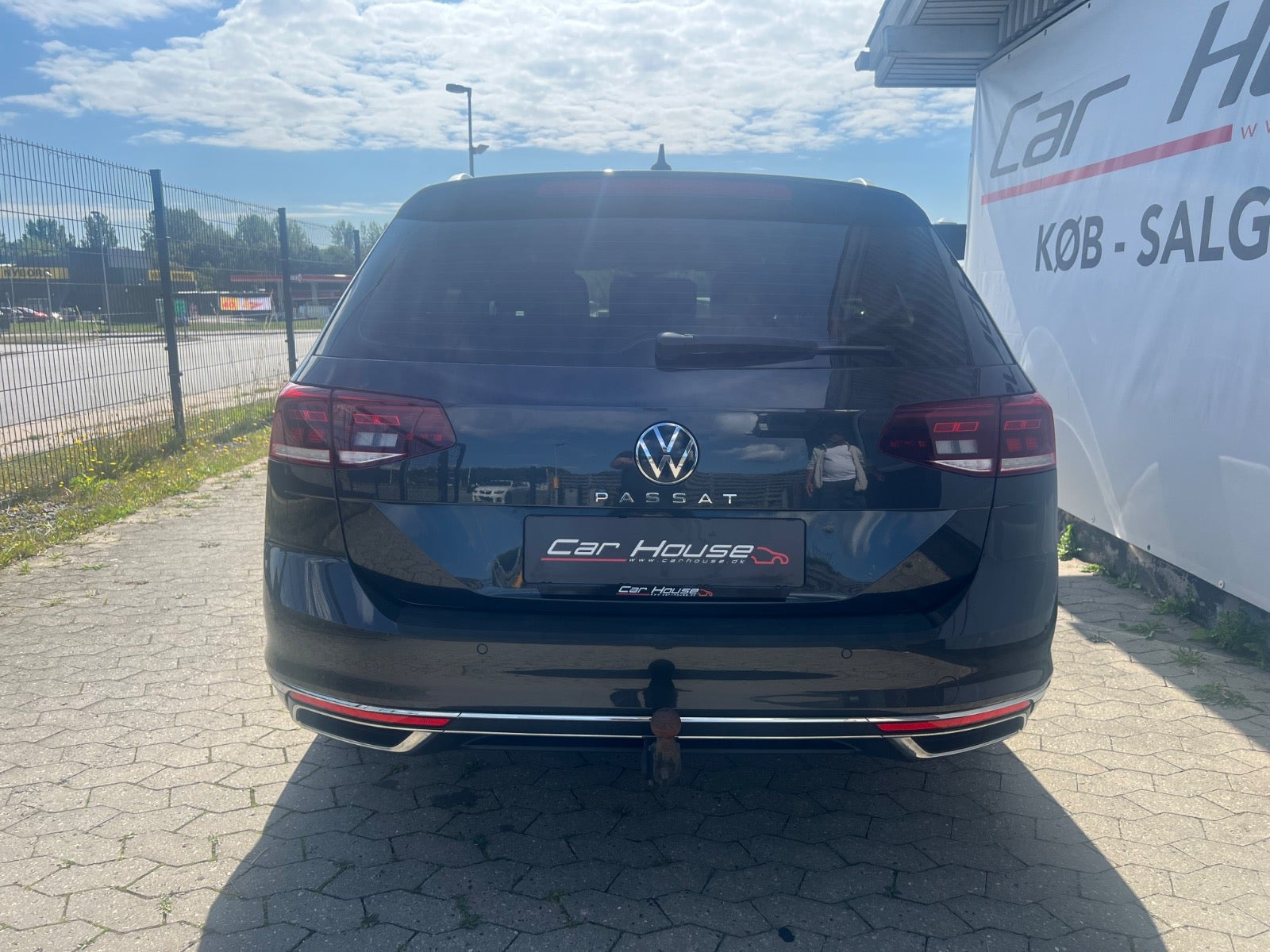 Grå VW Passat fra 2021