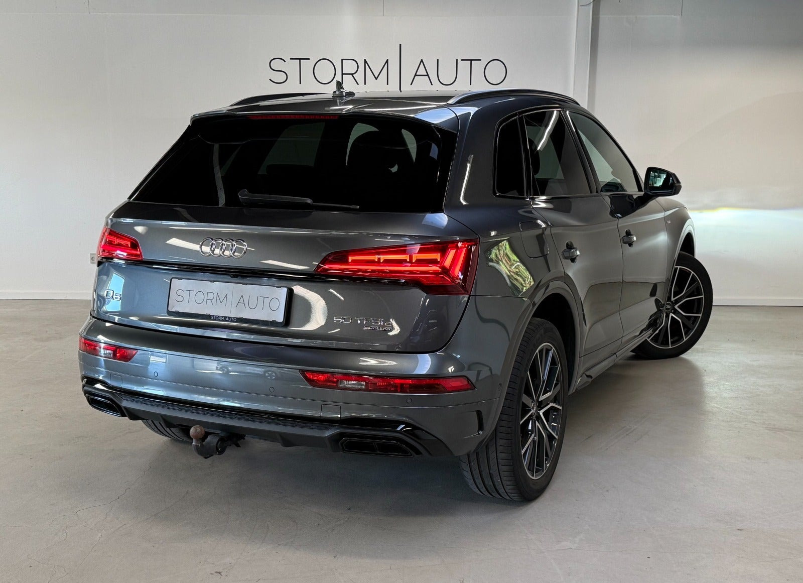 Grå Audi Q5 fra 2021