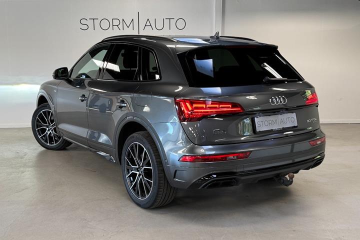 Grå Audi Q5 fra 2021