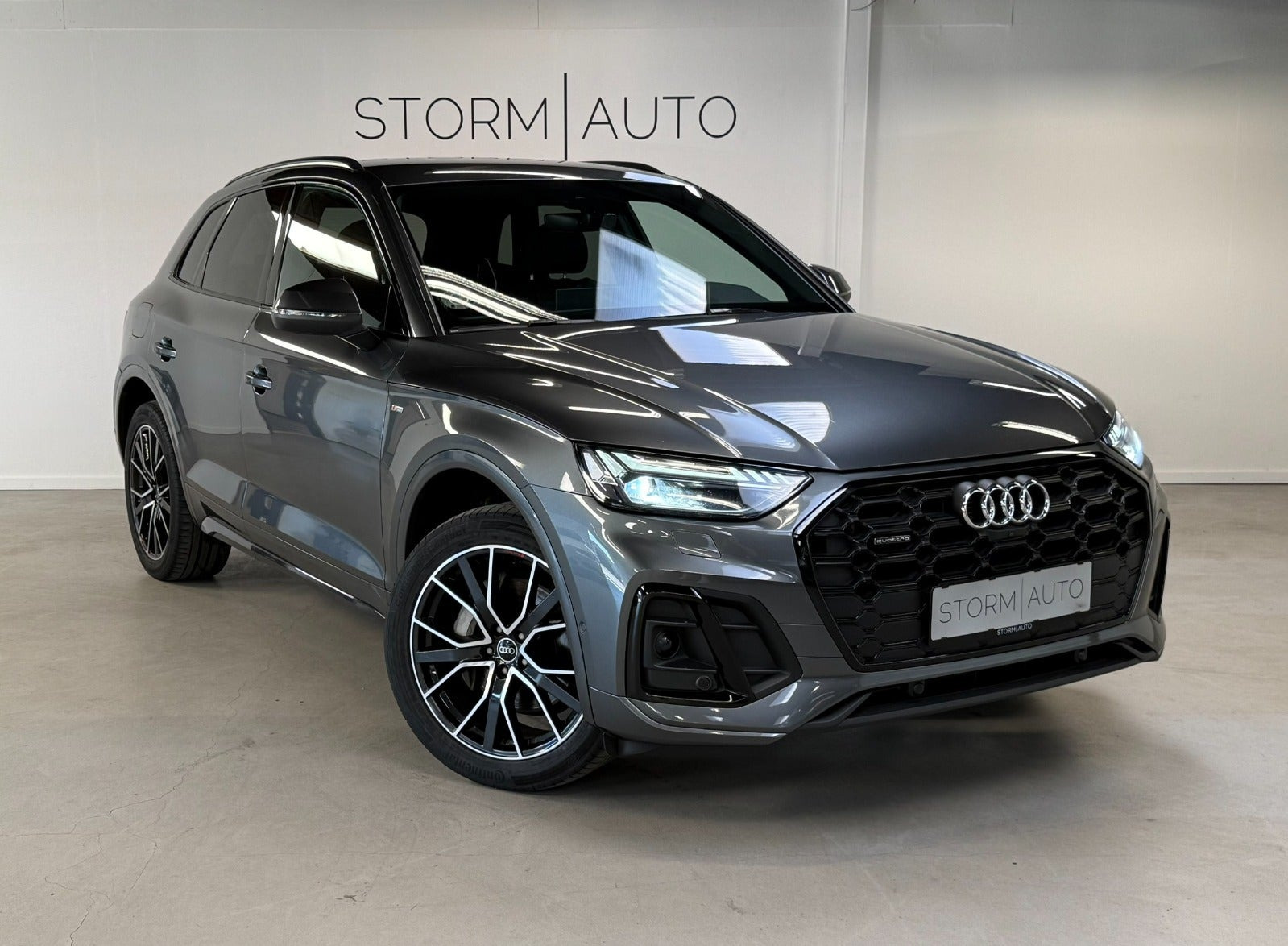 Grå Audi Q5 fra 2021
