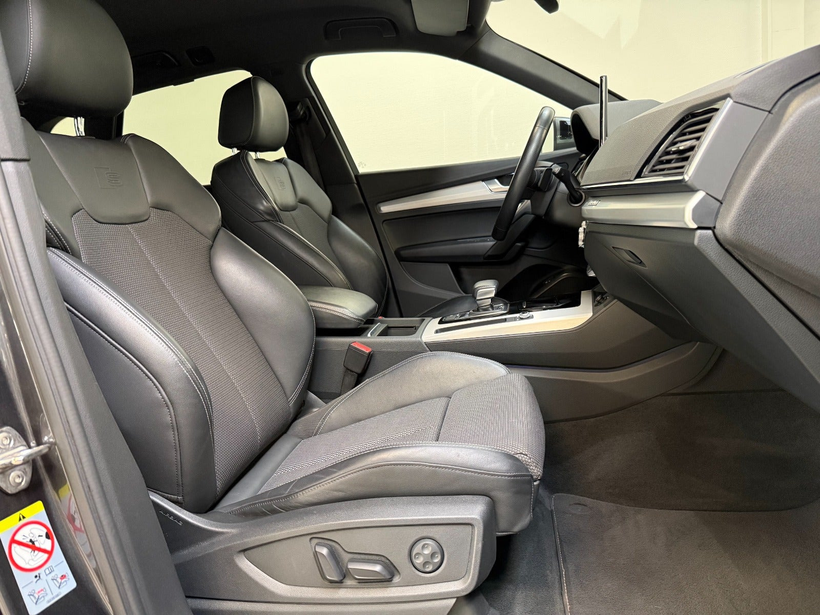 Grå Audi Q5 fra 2021
