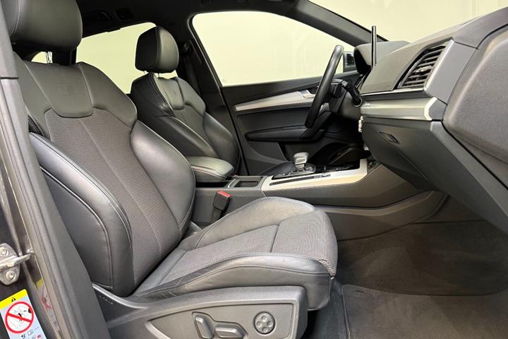 Grå Audi Q5 fra 2021