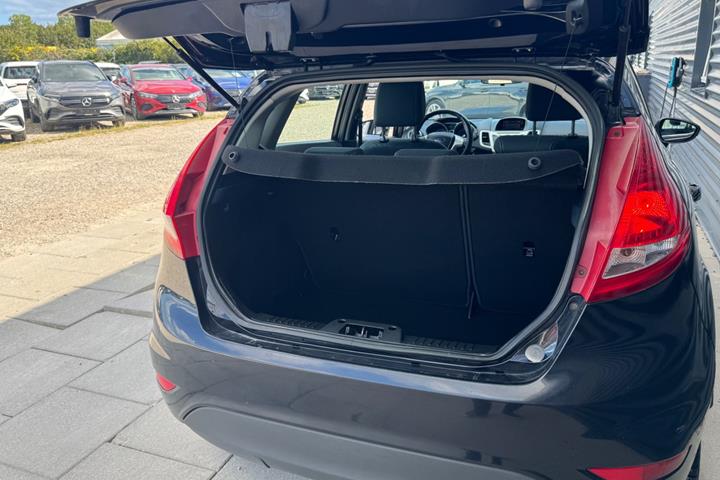 Sort Ford Fiesta fra 2012
