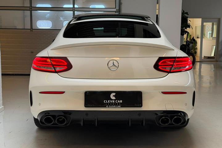 Hvid Mercedes C43 fra 2020