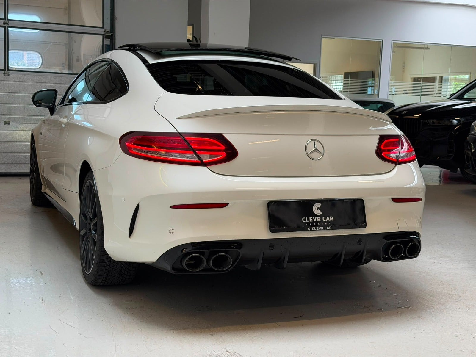 Hvid Mercedes C43 fra 2020