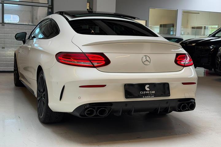 Hvid Mercedes C43 fra 2020