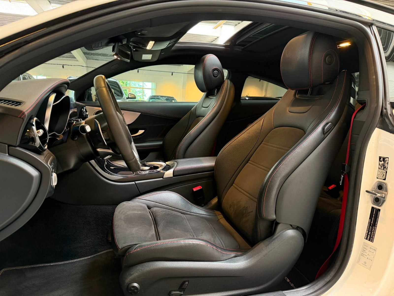 Hvid Mercedes C43 fra 2020