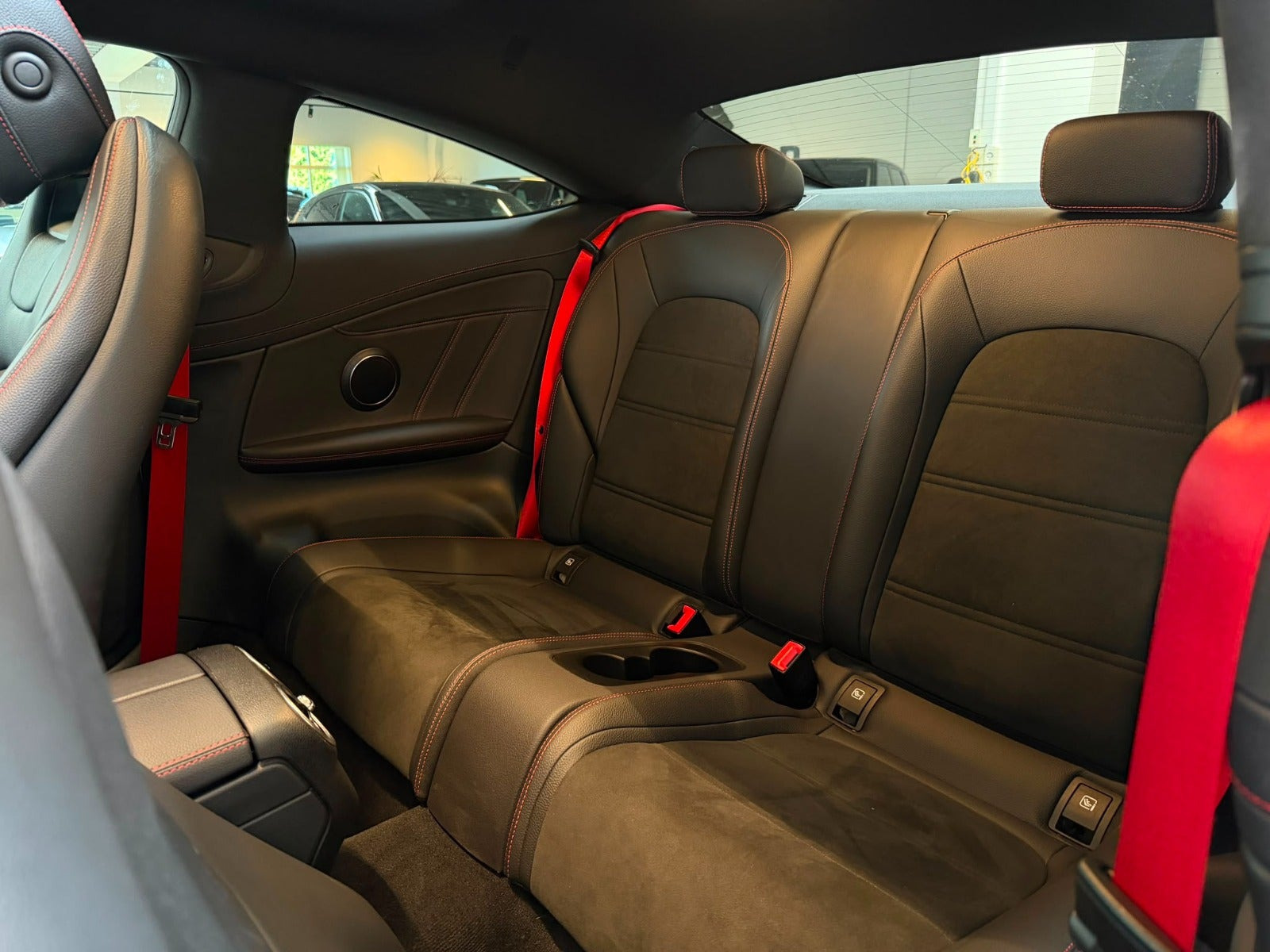 Hvid Mercedes C43 fra 2020