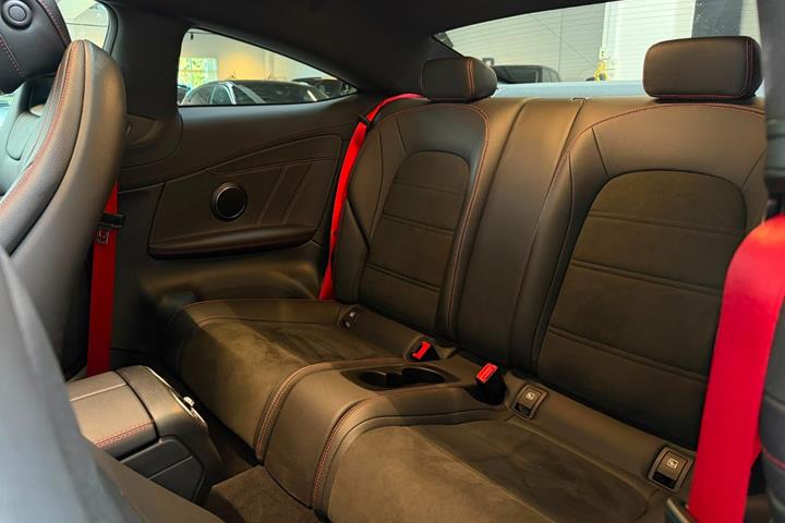 Hvid Mercedes C43 fra 2020