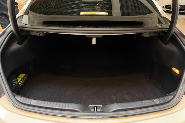 Hvid Mercedes C43 fra 2020