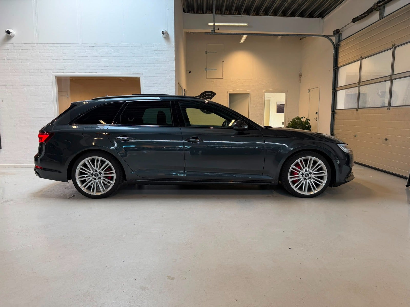 Grå Audi S4 fra 2018